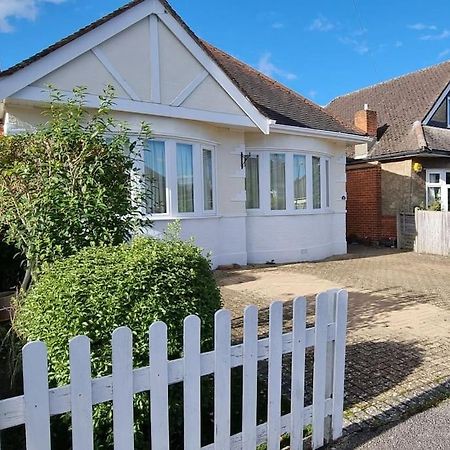 Cosy Bournemouth Bungalow Ferndown Extérieur photo